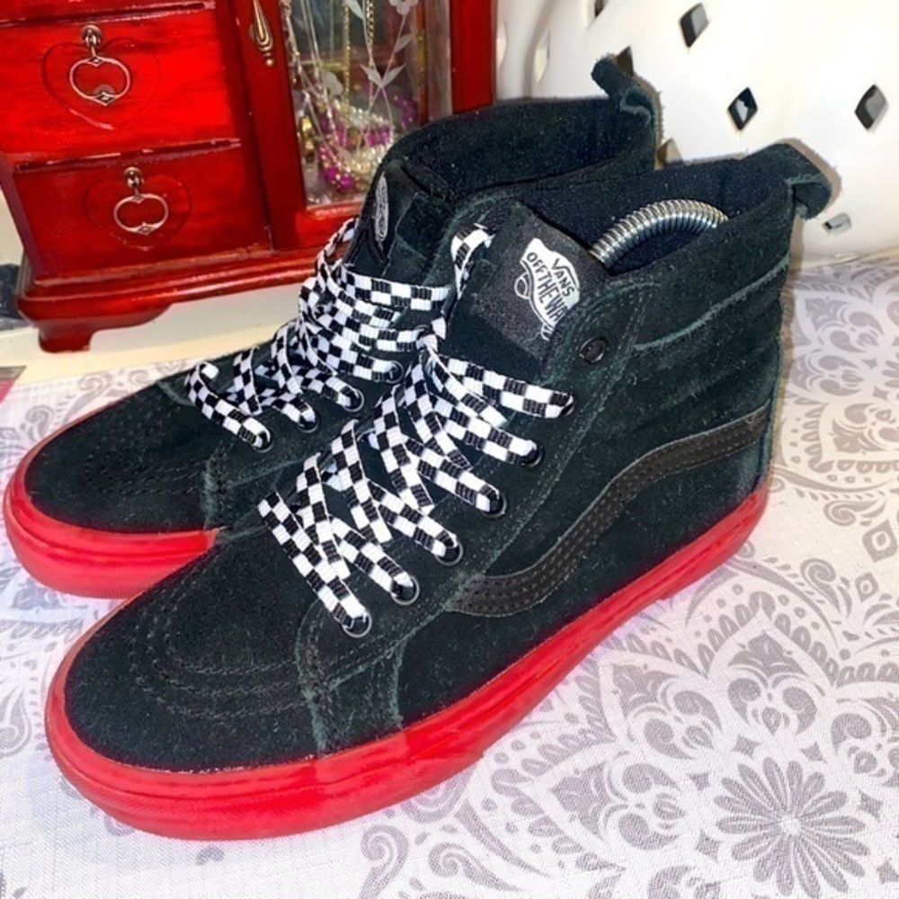 Vans Black Suede w Red Sole